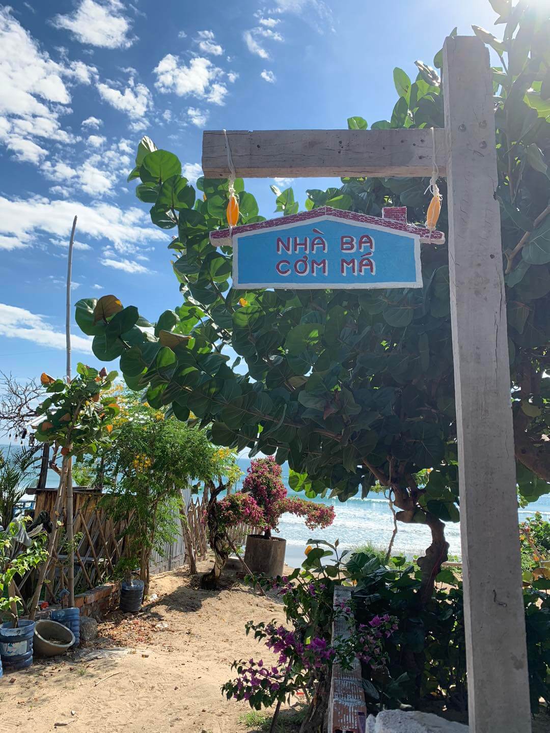 Nhà Ba cơm Má Nhà Ba cơm Má